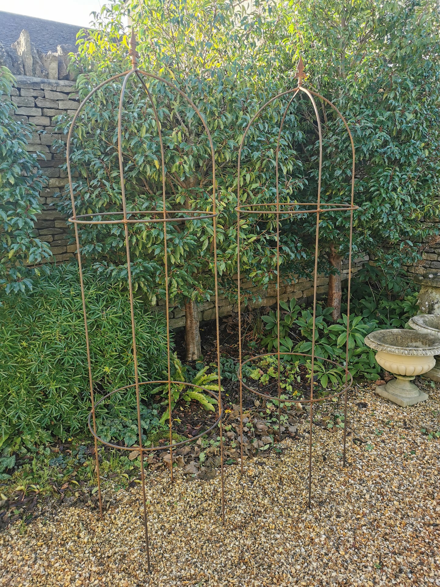 Metal Round Top Obelisk
