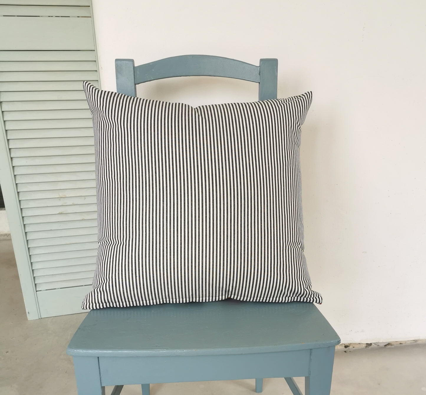 Monkey Cushion (white)